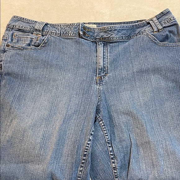 St. Johns Bay Classic Blue Denim Capris - Picture 3 of 10